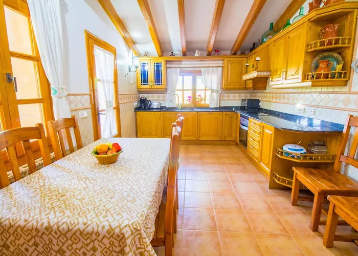 Sunny With Private Pool, Ac And Wifi