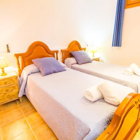 Hébergement de vacances Sunny With Private Pool, Ac And Wifi *