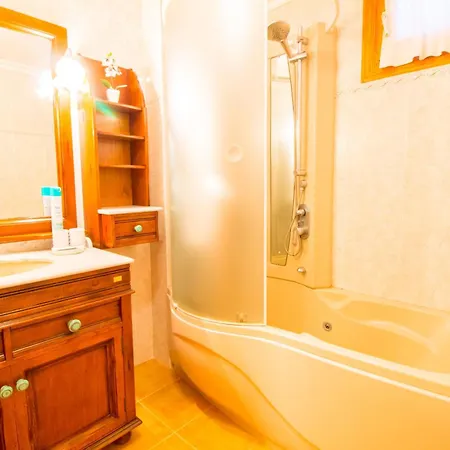 Sunny With Private Pool, Ac And Wifi Дом отдыха