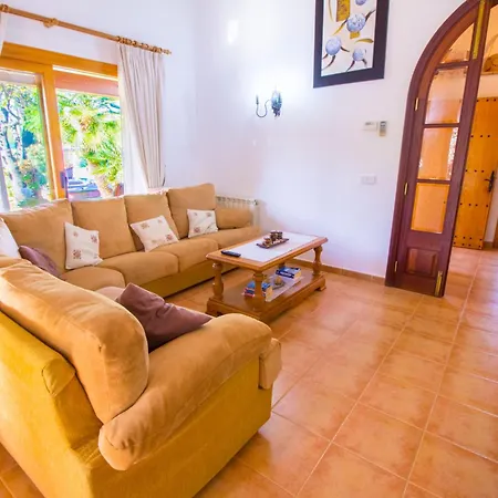 Holiday home Sunny With Private Pool, Ac And Wifi