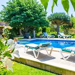 Sunny With Private Pool, Ac And Wifi Holiday home