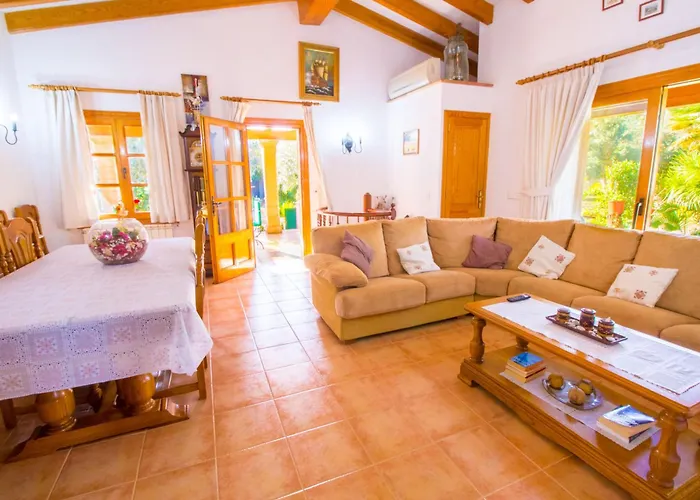 Sunny With Private Pool, Ac And Wifi Holiday home *