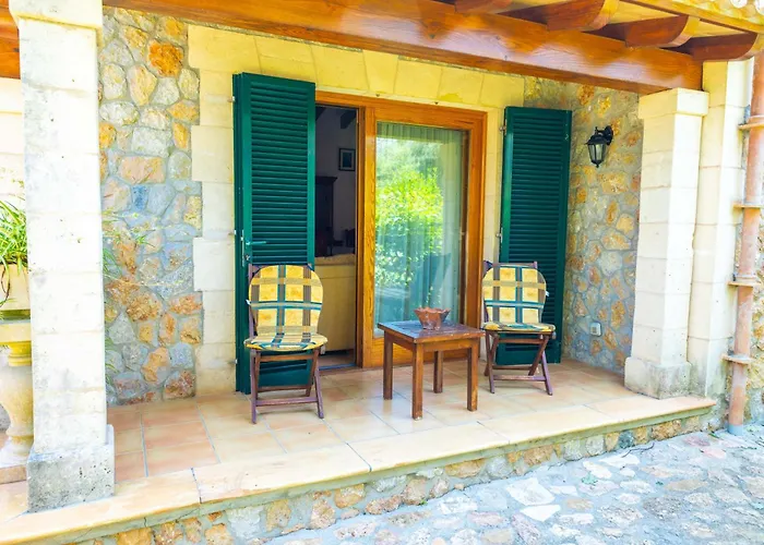 Sunny With Private Pool, Ac And Wifi Holiday home