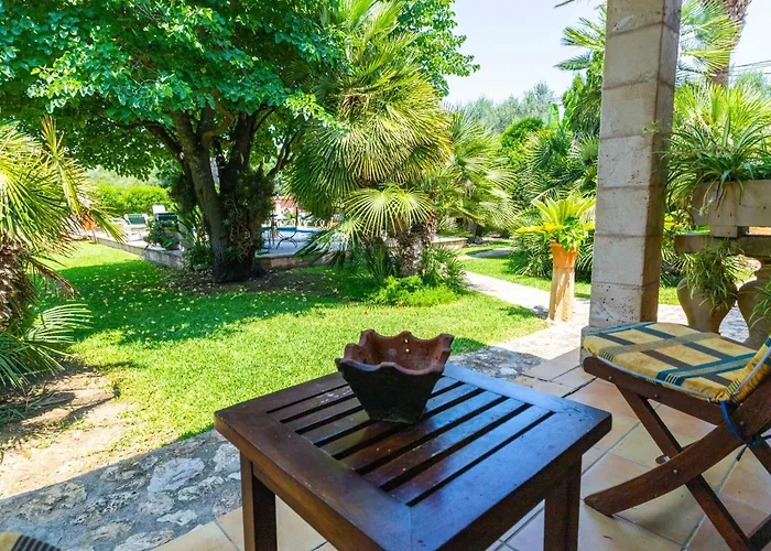 Sunny With Private Pool, Ac And Wifi Holiday home